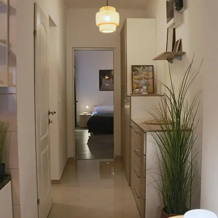 Apartment Old Town Nest Steps From Kalelarga Zadar